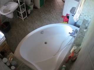 voyeurcam-julmodels-bath-1st-1