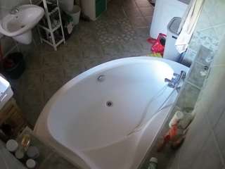 voyeurcam-julmodels-bath-1st-1