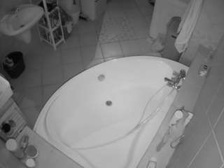 voyeurcam-julmodels-bath-1st-1