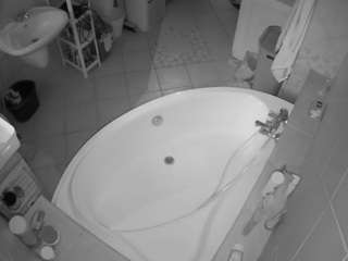 voyeurcam-julmodels-bath-1st-1
