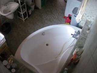 voyeurcam-julmodels-bath-1st-1