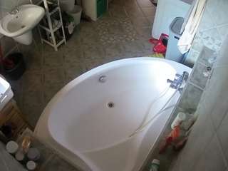 voyeurcam-julmodels-bath-1st-1