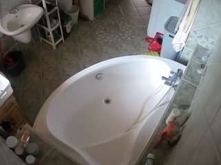 voyeurcam-julmodels-bath-1st-1