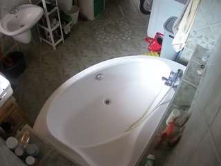voyeurcam-julmodels-bath-1st-1