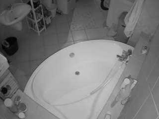 voyeurcam-julmodels-bath-1st-1