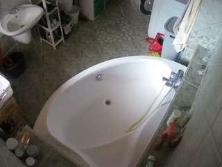 voyeurcam-julmodels-bath-1st-1