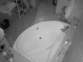 voyeurcam-julmodels-bath-1st-1
