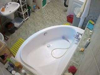 voyeurcam-julmodels-bath-1st-1