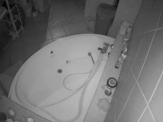 voyeurcam-julmodels-bath-1st-1