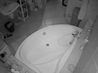 voyeurcam-julmodels-bath-1st-1