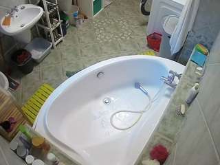 voyeurcam-julmodels-bath-1st-1