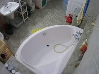 voyeurcam-julmodels-bath-1st-1