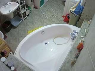 voyeurcam-julmodels-bath-1st-1