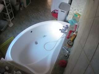 voyeurcam-julmodels-bath-1st-1