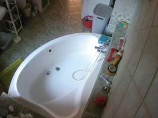 voyeurcam-julmodels-bath-1st-1