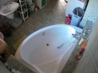 voyeurcam-julmodels-bath-1st-1