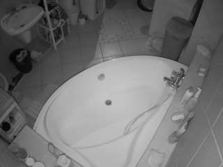 voyeurcam-julmodels-bath-1st-1