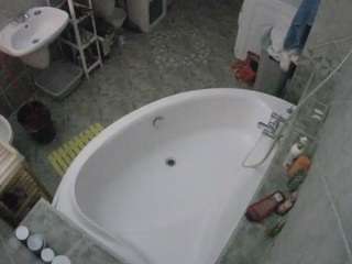 voyeurcam-julmodels-bath-1st-1