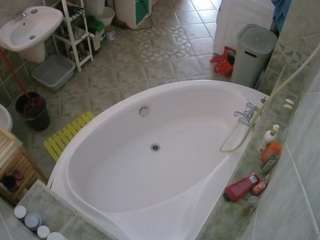 voyeurcam-julmodels-bath-1st-1