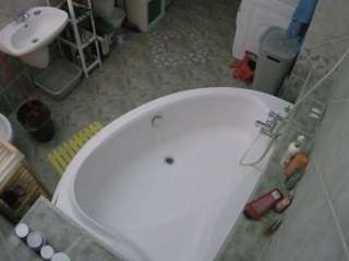 voyeurcam-julmodels-bath-1st-1