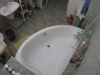 voyeurcam-julmodels-bath-1st-1