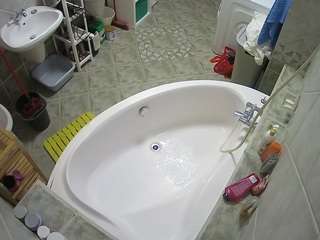 voyeurcam-julmodels-bath-1st-1