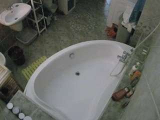 voyeurcam-julmodels-bath-1st-1