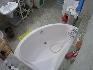 voyeurcam-julmodels-bath-1st-1