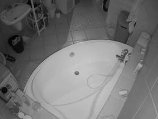 voyeurcam-julmodels-bath-1st-1 live webcam show
