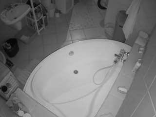 voyeurcam-julmodels-bath-1st-1 live webcam show
