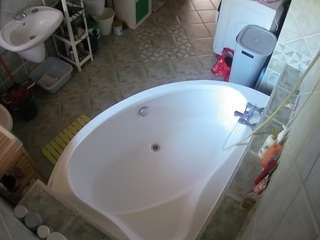voyeurcam-julmodels-bath-1st-1
