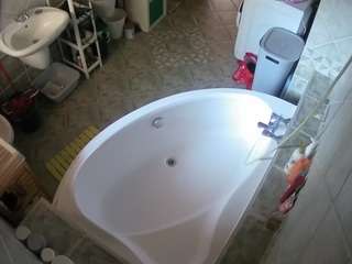 voyeurcam-julmodels-bath-1st-1