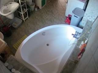 voyeurcam-julmodels-bath-1st-1