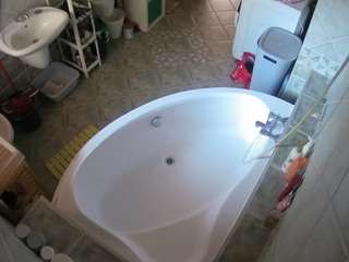 voyeurcam-julmodels-bath-1st-1