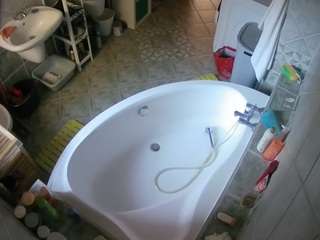 voyeurcam-julmodels-bath-1st-1