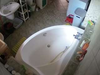 voyeurcam-julmodels-bath-1st-1