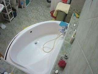 voyeurcam-julmodels-bath-1st-1