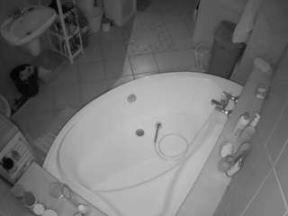 voyeurcam-julmodels-bath-1st-1