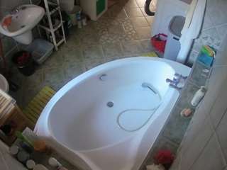 voyeurcam-julmodels-bath-1st-1