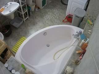 voyeurcam-julmodels-bath-1st-1