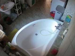 voyeurcam-julmodels-bath-1st-1