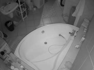 voyeurcam-julmodels-bath-1st-1