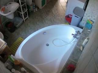 voyeurcam-julmodels-bath-1st-1