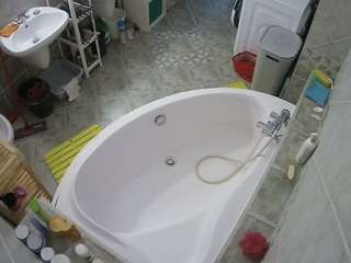 voyeurcam-julmodels-bath-1st-1