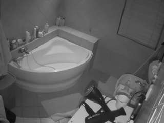 voyeurcam-julmodels-bath-1st-2 webcam