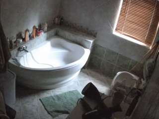 voyeurcam-julmodels-bath-1st-2
