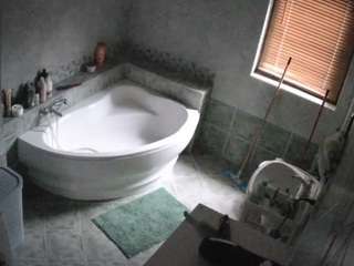 voyeurcam-julmodels-bath-1st-2 CamXperience