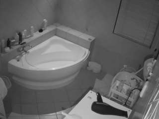 voyeurcam-julmodels-bath-1st-2 CamXperience