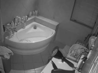 voyeurcam-julmodels-bath-1st-2 CamXperience