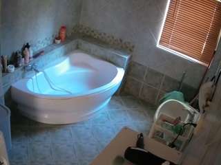 voyeurcam-julmodels-bath-1st-2 CamXperience